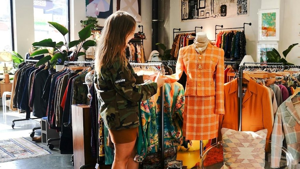 Testing your fashion brand with local pop-ups and market feedback Small clothing brand booth at a local market with handmade signage